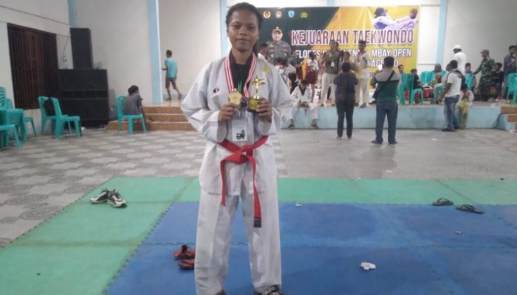 Dojang Taekwondo Tunas Muda Keo Tengah berhasil memboyong 13 medali dan Atlet Putri Terbaik di ajang Kejuaraan Continetal Taekwondo Mbay Open Turnamen Piala Kapolres Nagekeo
