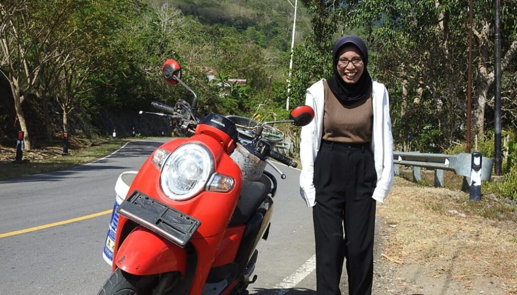 Gadis Cantik asal Nangamboa Pilih Jalan Mandiri Jadi Penjual Ikan Keliling