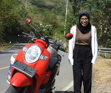 Gadis Cantik asal Nangamboa Pilih Jalan Mandiri Jadi Penjual Ikan Keliling