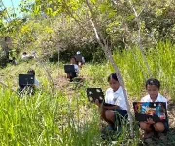 Nagekeo: Ketika Sinyal dan Jalan Saling Menantang