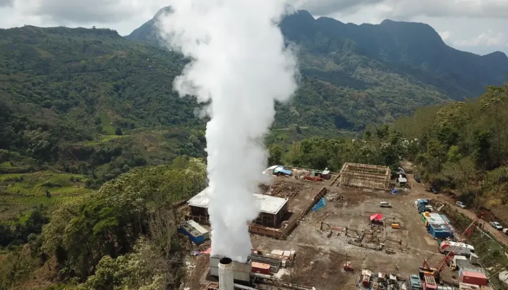 Uang Panas dari Perut Bumi: Siapa yang Benar-benar Untung?