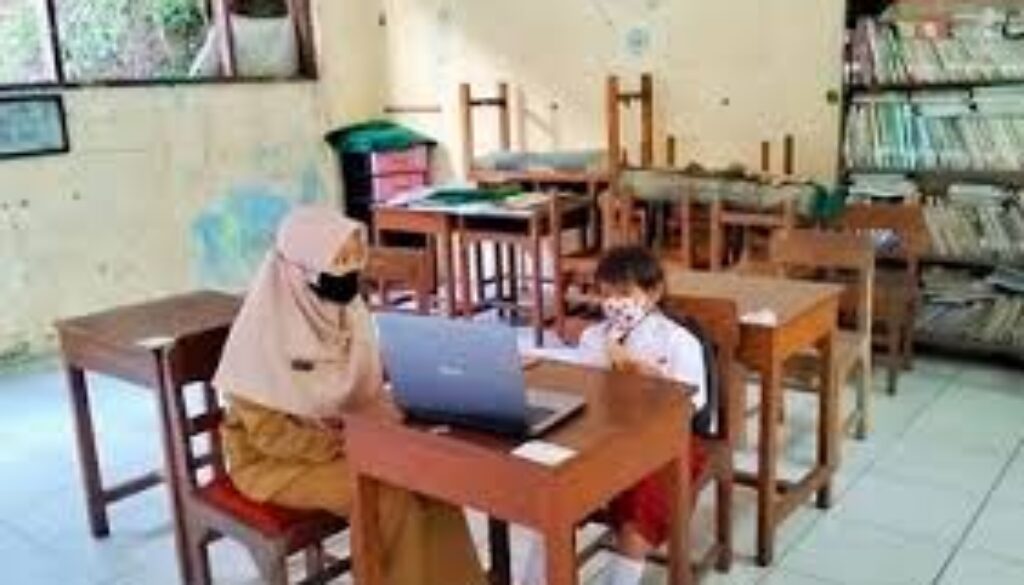 Tahun Ajaran Baru, Banyak Sekolah Tanpa Murid, “Kita Bangun Apa Sebenarnya?”
