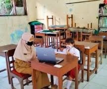 Tahun Ajaran Baru, Banyak Sekolah Tanpa Murid, “Kita Bangun Apa Sebenarnya?”